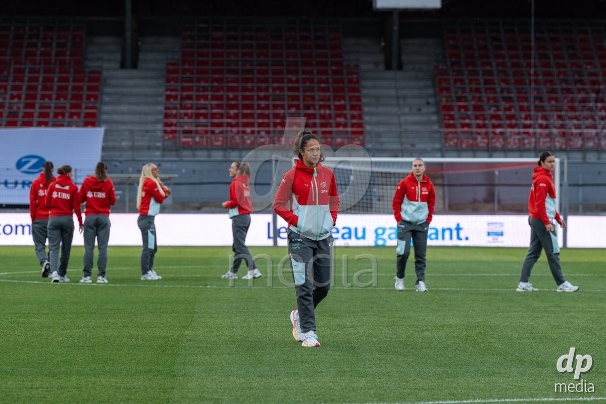 SION, SWITZERLAND, OCTOBER 13 : Livia Peng of Switzerland prior to the FIFA Women's World Cup 2027 Women's European Qualifiers Play-offs game between Switzerland and Israel at Stade de Tourbillon on October 13, 2026 in Sion, Switzerland.