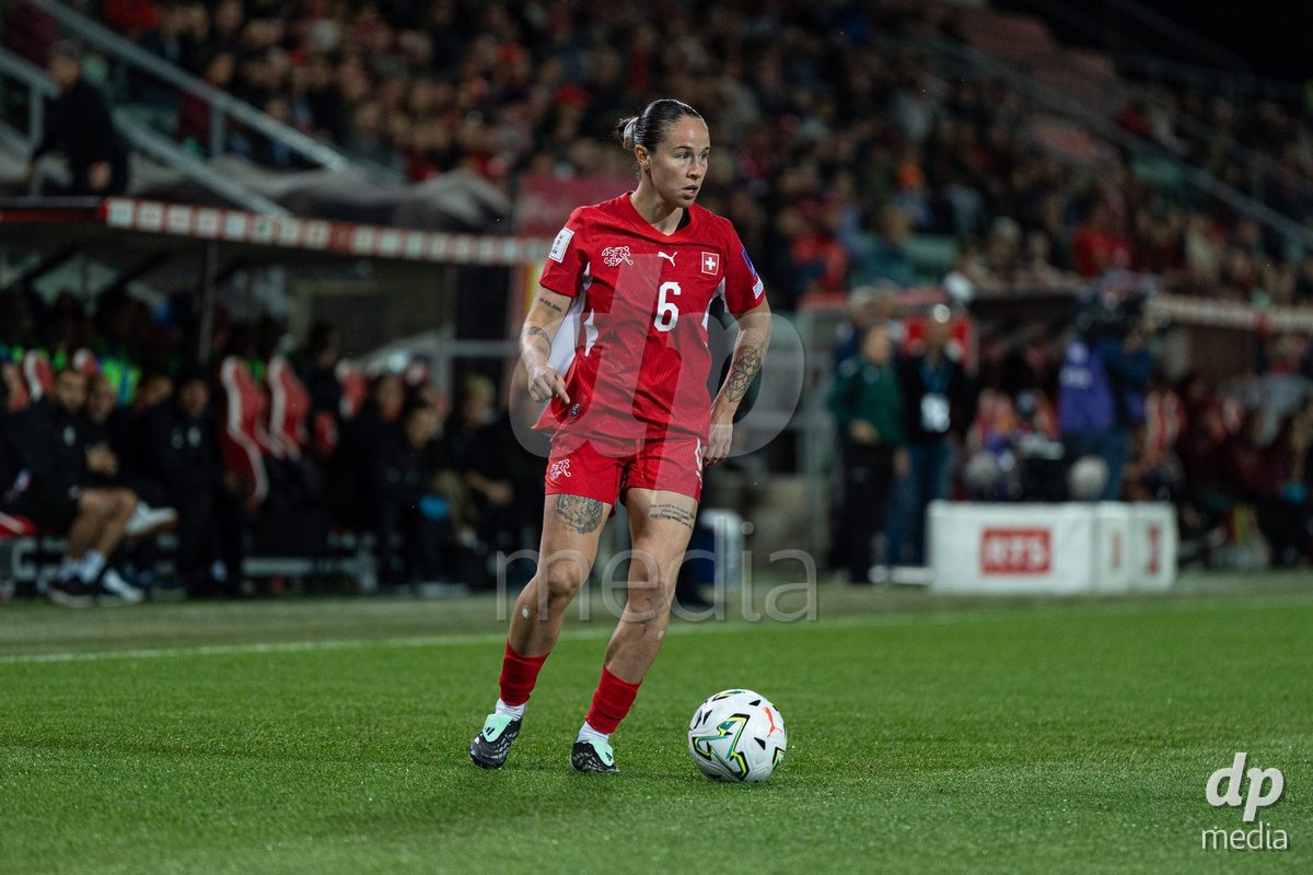 SION, SWITZERLAND, OCTOBER 13 : Géraldine Reuteler of Switzerland drives the ball during the FIFA Women's World Cup 2027 Women's European Qualifiers Play-offs game between Switzerland and Israel at Stade de Tourbillon on October 13, 2026 in Sion, Switzerland.