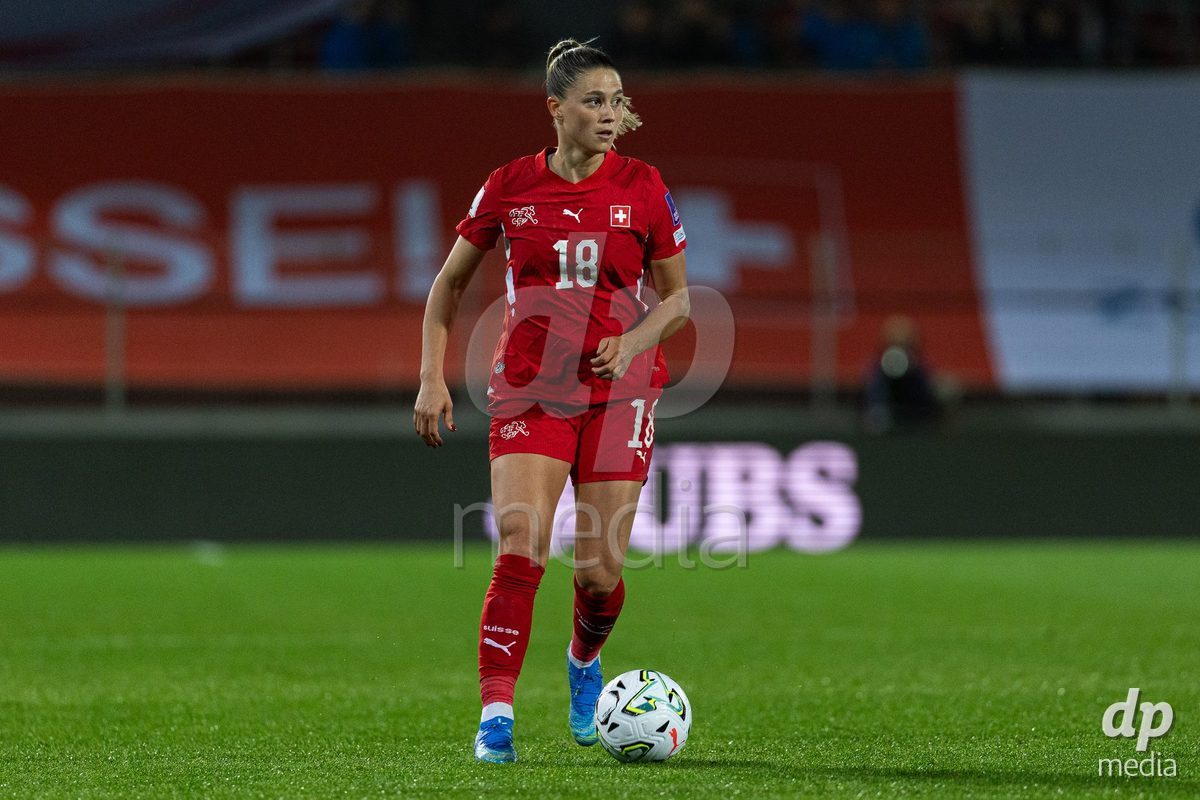 SION, SWITZERLAND, OCTOBER 13 : Viola Calligaris of Switzerland drives the ball during the FIFA Women's World Cup 2027 Women's European Qualifiers Play-offs game between Switzerland and Israel at Stade de Tourbillon on October 13, 2026 in Sion, Switzerland.