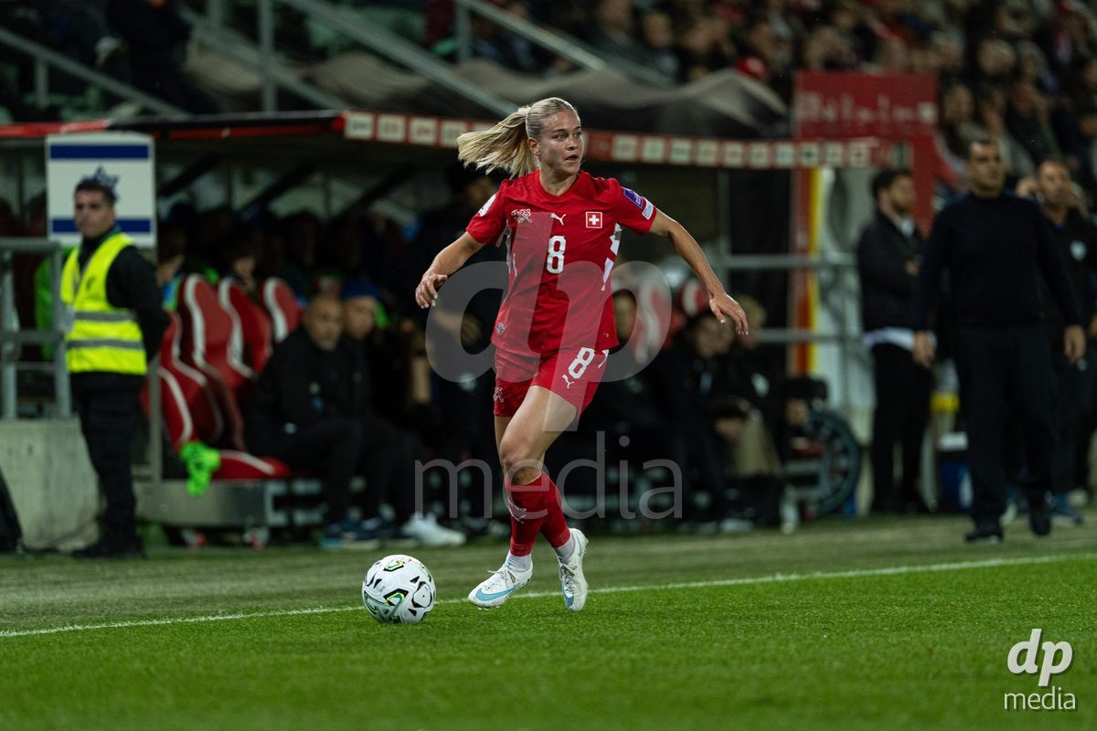 SION, SWITZERLAND, OCTOBER 13 : Nadine Riesen of Switzerland drives the ball during the FIFA Women's World Cup 2027 Women's European Qualifiers Play-offs game between Switzerland and Israel at Stade de Tourbillon on October 13, 2026 in Sion, Switzerland.