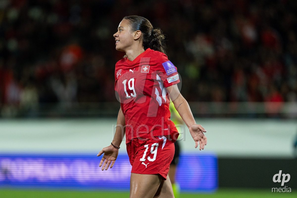 SION, SWITZERLAND, OCTOBER 13 : Iman Beney of Switzerland celebrates the goal (1-0) during the FIFA Women's World Cup 2027 Women's European Qualifiers Play-offs game between Switzerland and Israel at Stade de Tourbillon on October 13, 2026 in Sion, Switzerland.