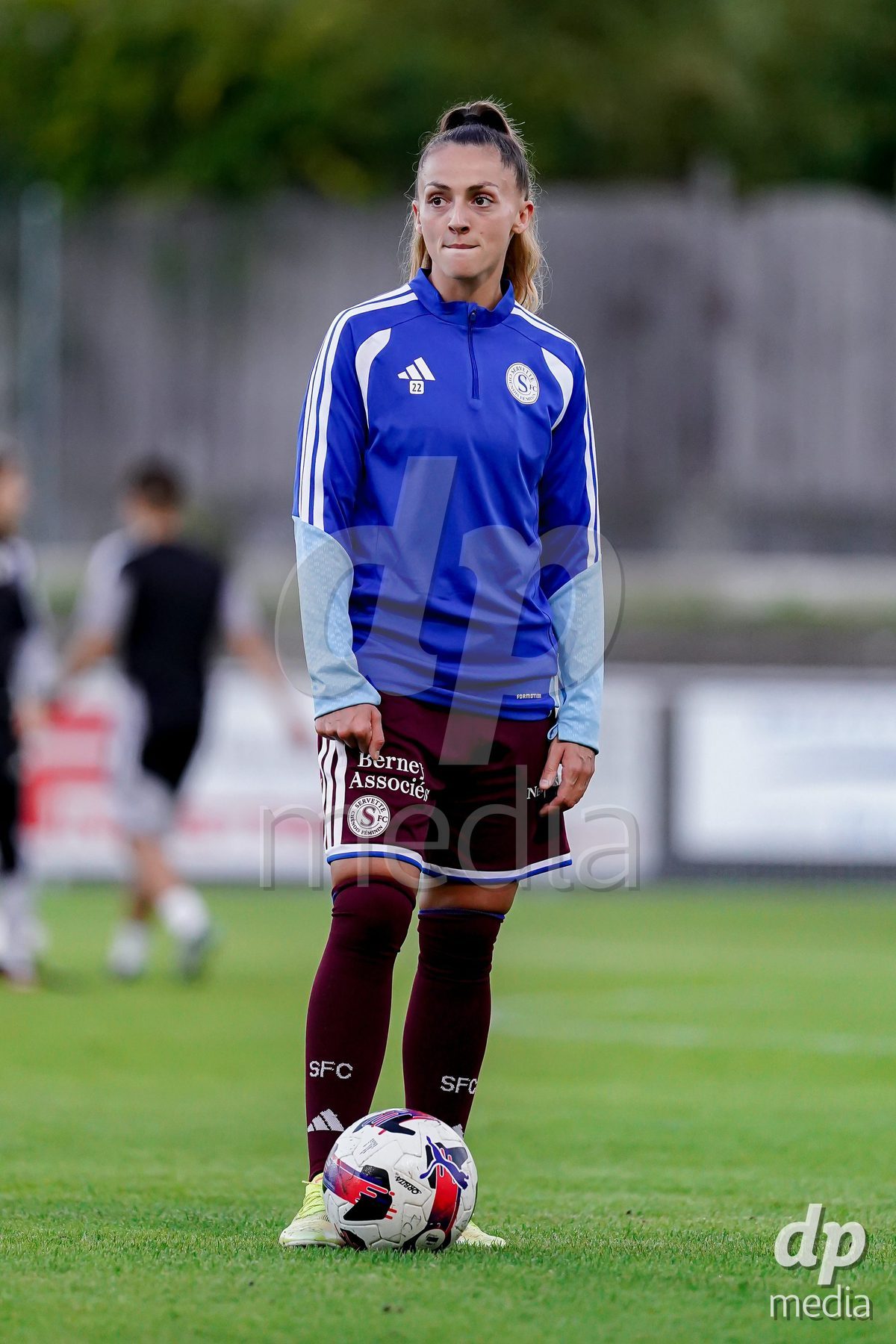 GENEVA, SWITZERLAND - OCTOBER 16: Players of Servette FC Chenois Feminin warming up during the AXA Women's Super League match between Servette FC Chenois Feminin and FC Luzern at Stade de Trois-Chene on October 16, 2026 in Geneva, Switzerland.
