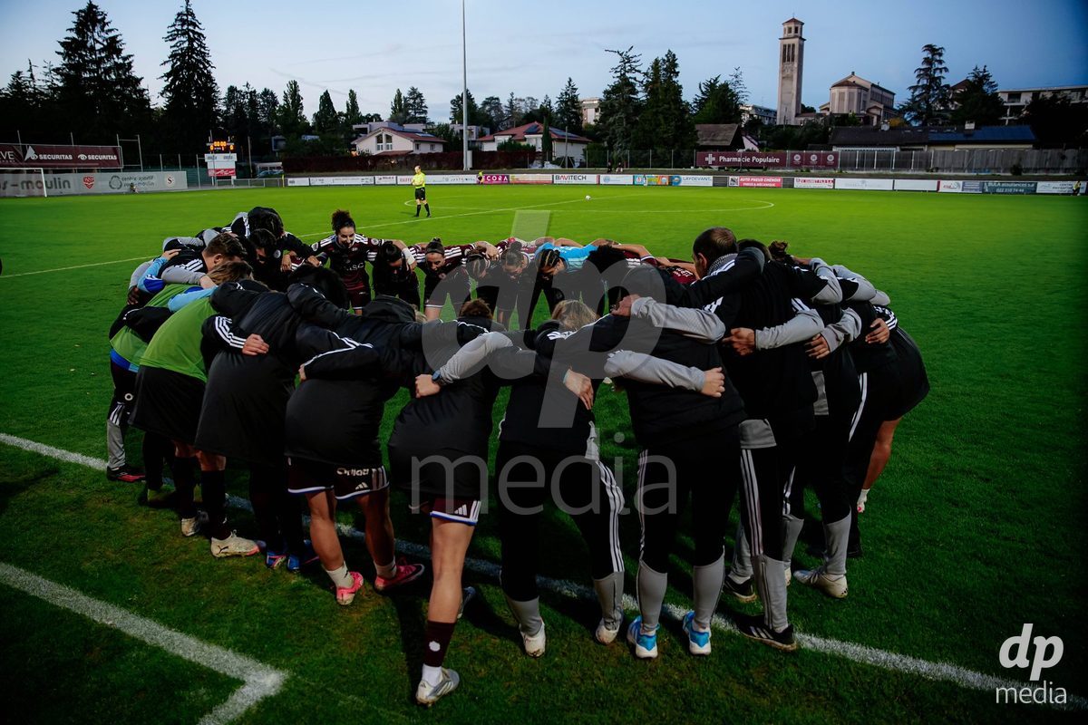GENEVA, SWITZERLAND - OCTOBER 16: Servette FC Chenois Feminin during the AXA Women's Super League match between Servette FC Chenois Feminin and FC Luzern at Stade de Trois-Chene on October 16, 2026 in Geneva, Switzerland.