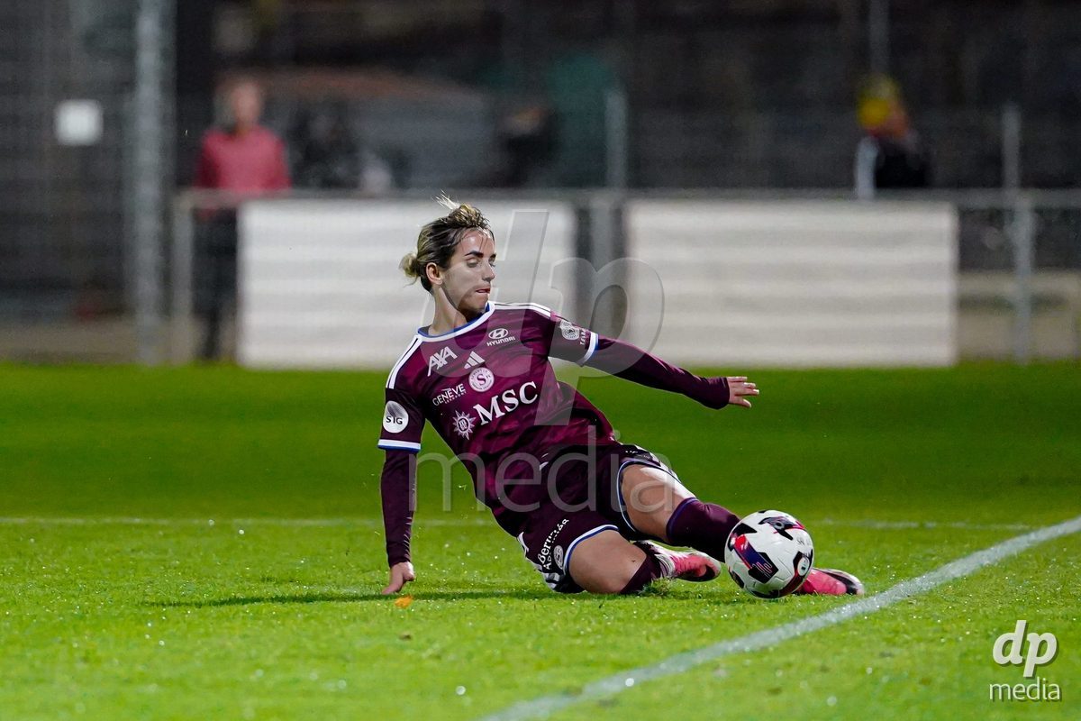 GENEVA, SWITZERLAND - OCTOBER 16: Natasa Andonova of Servette FC Chenois Feminin controls the ball during the AXA Women's Super League match between Servette FC Chenois Feminin and FC Luzern at Stade de Trois-Chene on October 16, 2026 in Geneva, Switzerland.