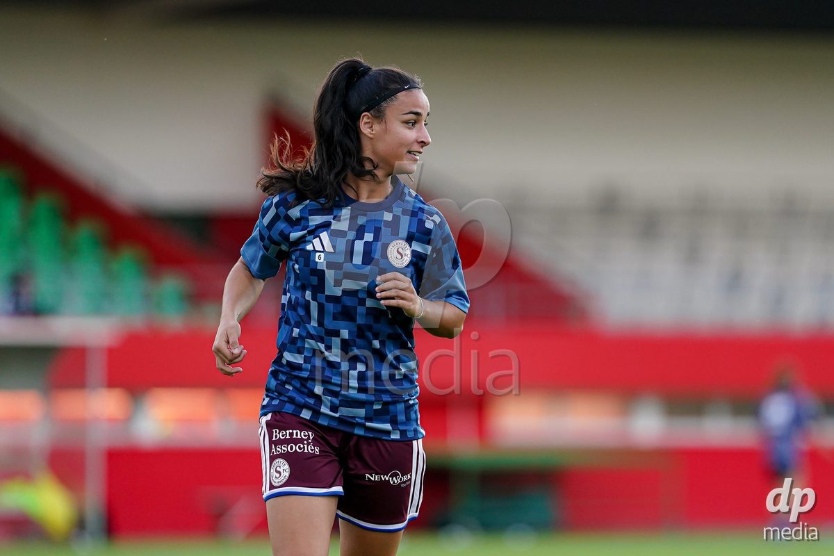 GENEVA, SWITZERLAND - OCTOBER 16: Players of Servette FC Chenois Feminin warming up during the AXA Women's Super League match between Servette FC Chenois Feminin and FC Luzern at Stade de Trois-Chene on October 16, 2026 in Geneva, Switzerland.