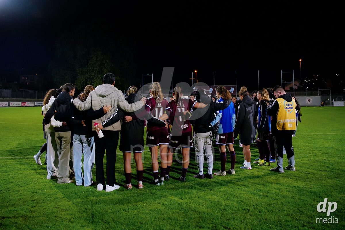 GENEVA, SWITZERLAND - OCTOBER 16: Servette FC Chenois Feminin after winning the AXA Women's Super League match between Servette FC Chenois Feminin and FC Luzern at Stade de Trois-Chene on October 16, 2026 in Geneva, Switzerland.