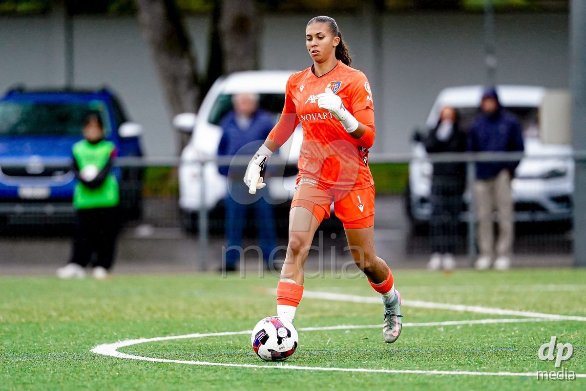 AARAU, SWITZERLAND - OCTOBER 17: Selina Wolfle (Selina Wölfle) of FC Basel 1893 controls the ball during the AXA Women's Super League match between FC Aarau Frauen and FC Basel 1893 at Sportanlage Schachen on October 17, 2026 in Aarau, Switzerland.