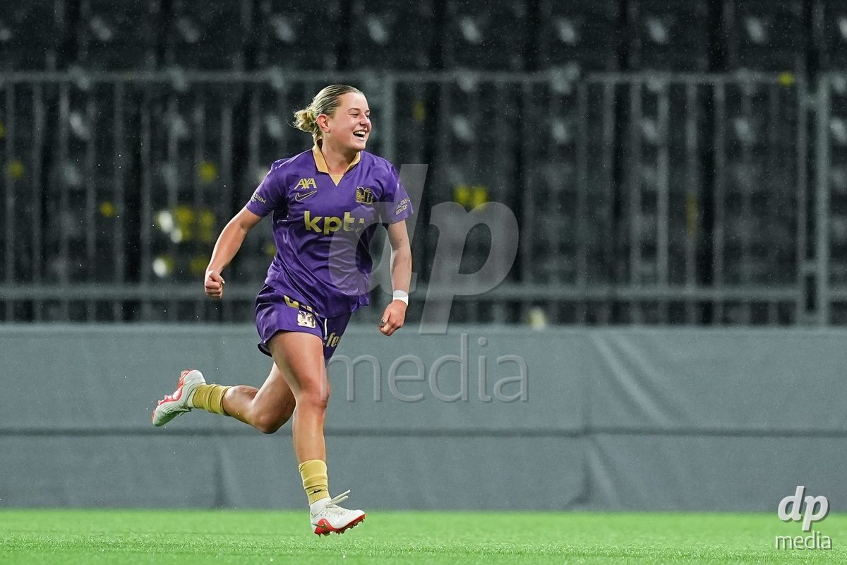 BERN, SWITZERLAND - OCTOBER 17: Leonie Koster of BSC YB Frauen celebrates the third team goal during the AXA Women's Super League match between BSC YB Frauen and GC Frauenfussball at Wankdorf Stadion on October 17, 2026 in Bern, Switzerland.