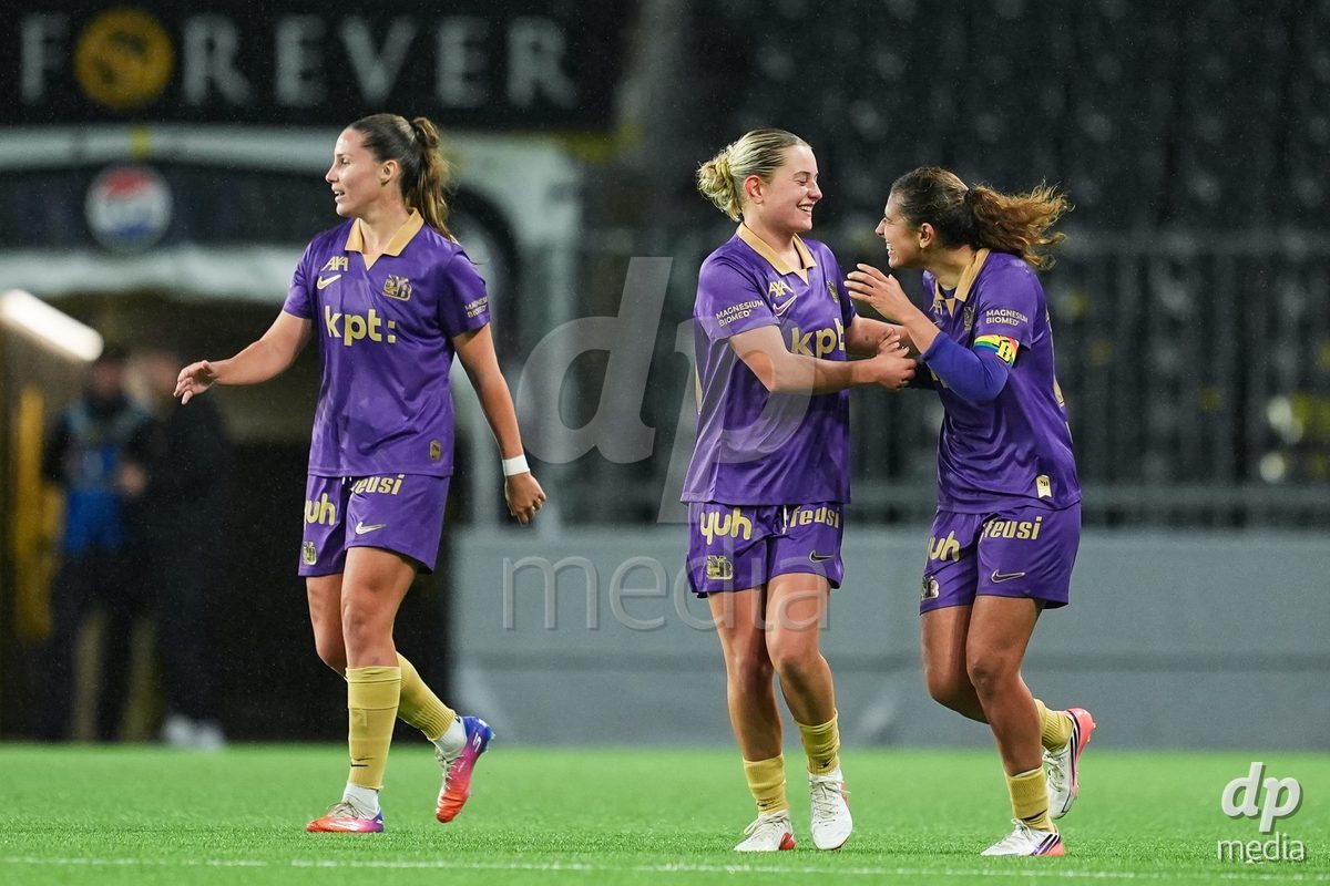 BERN, SWITZERLAND - OCTOBER 17: Leonie Koster of BSC YB Frauen and Stephanie Waeber of BSC YB Frauen celebrate the third team goal during the AXA Women's Super League match between BSC YB Frauen and GC Frauenfussball at Wankdorf Stadion on October 17, 2026 in Bern, Switzerland.