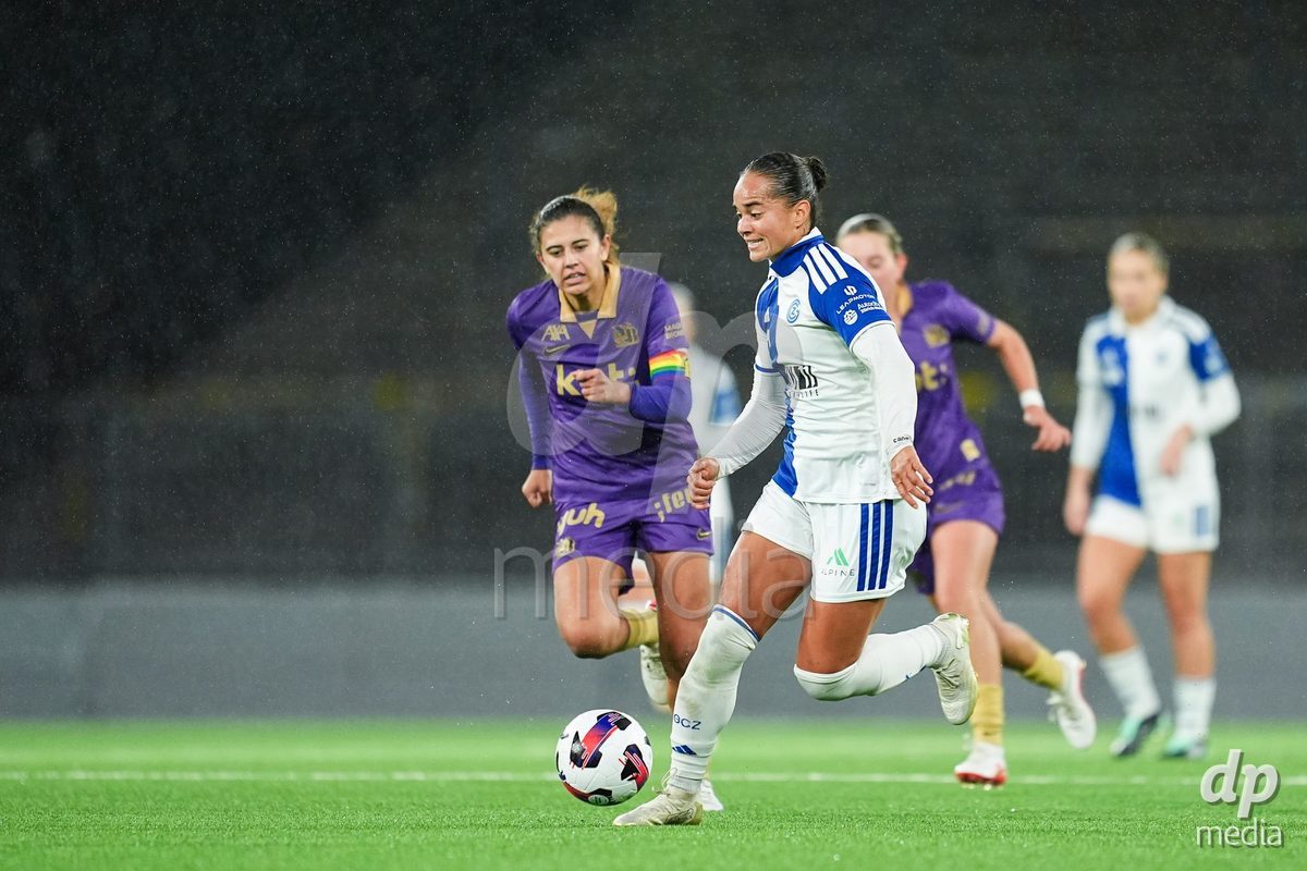 BERN, SWITZERLAND - OCTOBER 17: Kayla Jay Mckenna of Grasshopper Club Zurich (R) controls the ball during the AXA Women's Super League match between BSC YB Frauen and GC Frauenfussball at Wankdorf Stadion on October 17, 2026 in Bern, Switzerland.