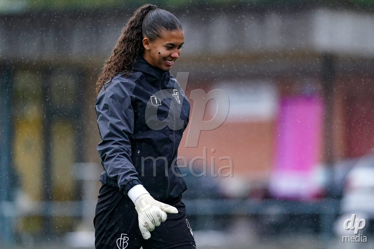 AARAU, SWITZERLAND - OCTOBER 17: Selina Wolfle (Selina Wölfle) of FC Basel 1893 warming up during the AXA Women's Super League match between FC Aarau Frauen and FC Basel 1893 at Sportanlage Schachen on October 17, 2026 in Aarau, Switzerland.