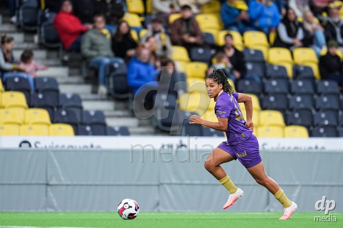 BERN, SWITZERLAND - OCTOBER 17: Josephine Afua Kyerewaa Bonsu of BSC YB Frauen controls the ball during the AXA Women's Super League match between BSC YB Frauen and GC Frauenfussball at Wankdorf Stadion on October 17, 2026 in Bern, Switzerland.
