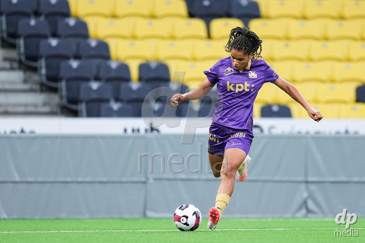 BERN, SWITZERLAND - OCTOBER 17: Josephine Bonsu of BSC YB Frauen shoots the ball  during the AXA Women's Super League match between BSC YB Frauen and GC Frauenfussball at Wankdorf Stadion on October 17, 2026 in Bern, Switzerland.