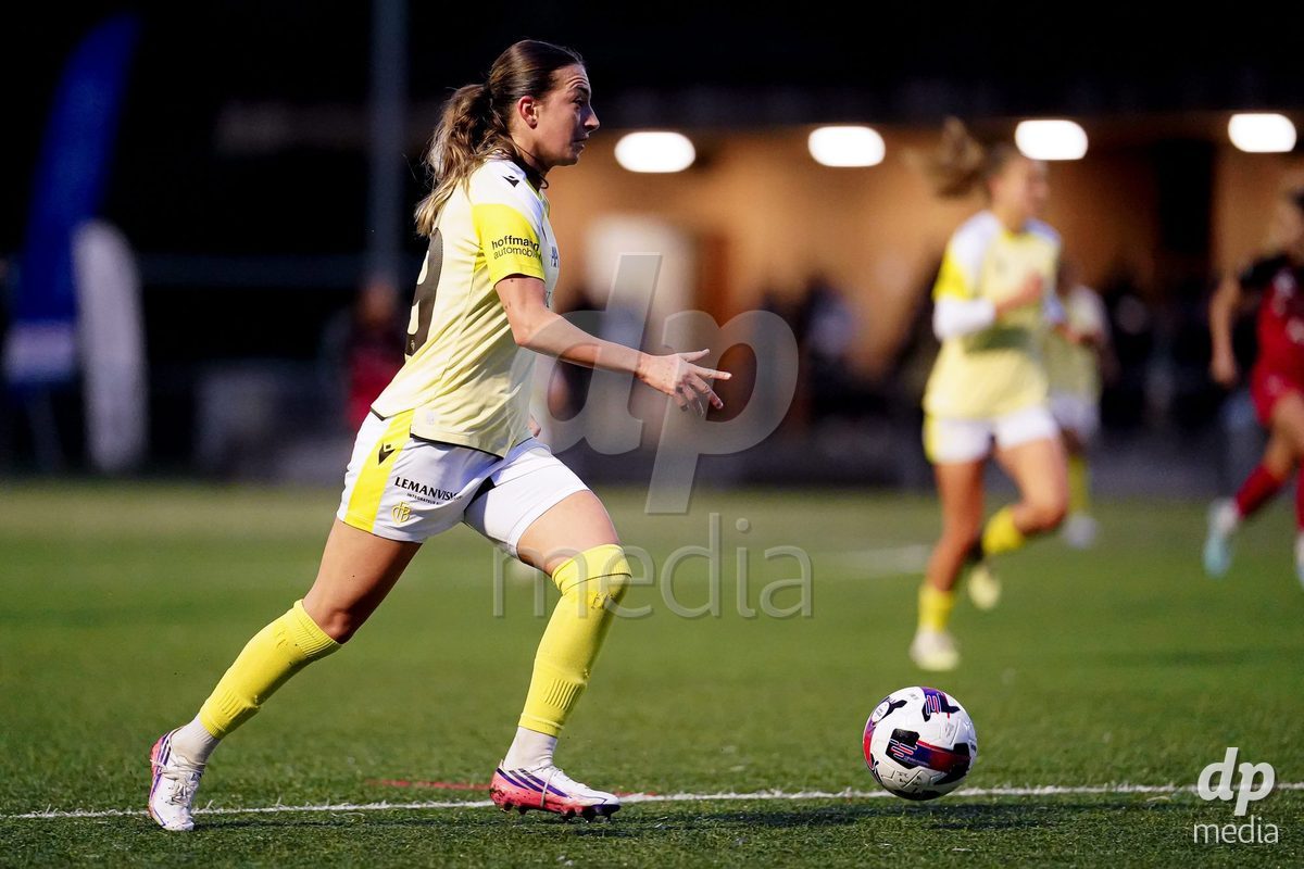 AARAU, SWITZERLAND - OCTOBER 17: Alice Berti of FC Basel 1893 controls the ball during the AXA Women's Super League match between FC Aarau Frauen and FC Basel 1893 at Sportanlage Schachen on October 17, 2026 in Aarau, Switzerland.