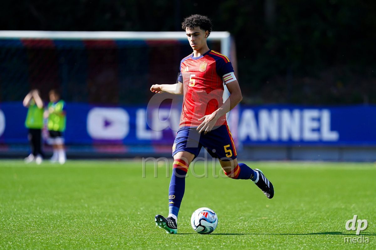 SCHAAN, LIECHTENSTEIN - OCTOBER 15: Asier Sanchez of Spain controls the ball during the UEFA European Under-17 Qualifier match between Spain and Israel at LFV Campus Rheinwiese on October 15, 2026 in Schaan, Liechtenstein.