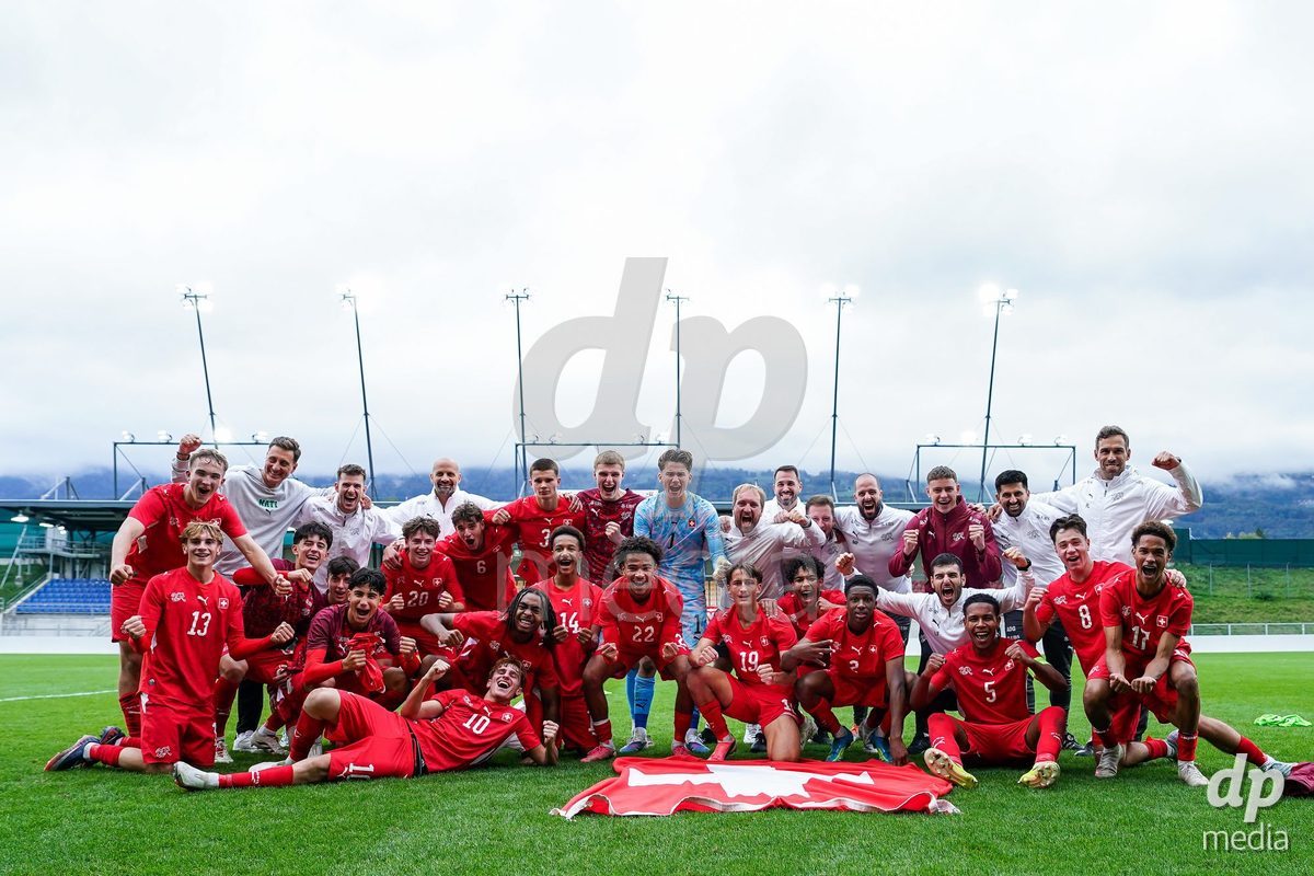 VADUZ, LIECHTENSTEIN - OCTOBER 18: Players of Switzerland celebrate the victory during the UEFA European Under-17 Qualifier match between Switzerland and Spain at Rheinpark Stadion on October 18, 2026 in Vaduz, Liechtenstein.