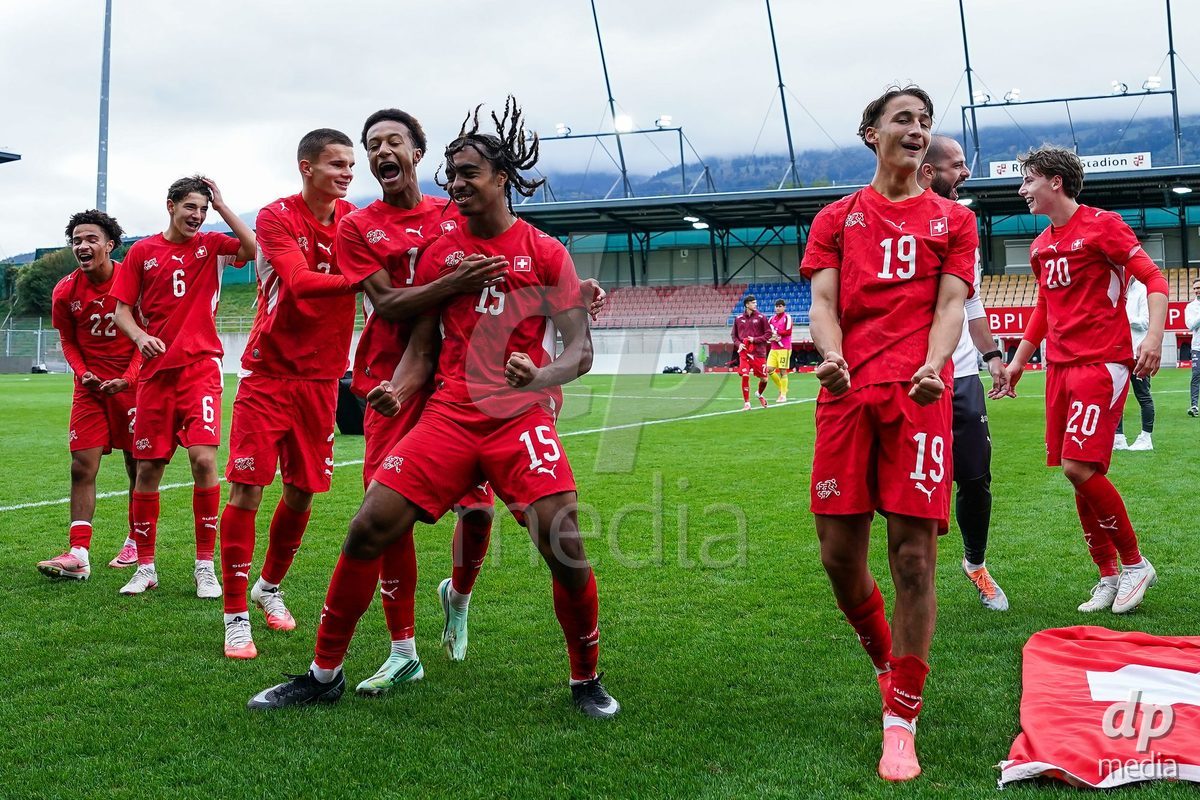VADUZ, LIECHTENSTEIN - OCTOBER 18: Players of Switzerland celebrate the victory and entry into the nexxt round after the UEFA European Under-17 Qualifier match between Switzerland and Spain at Rheinpark Stadion on October 18, 2026 in Vaduz, Liechtenstein.