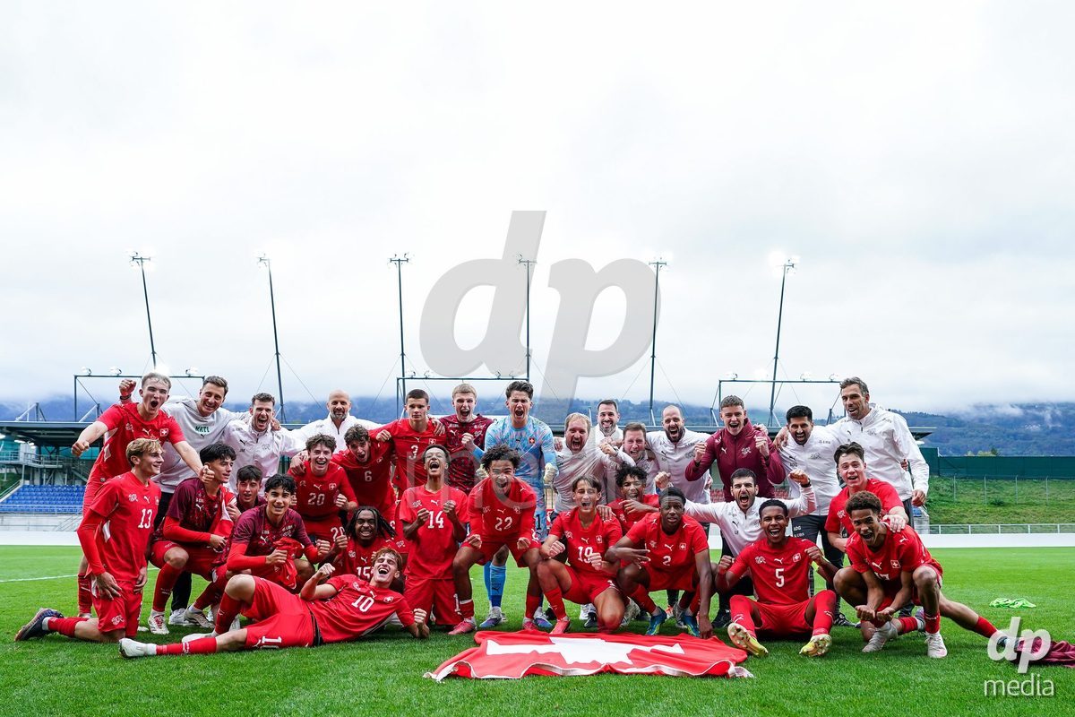 VADUZ, LIECHTENSTEIN - OCTOBER 18: Players of Switzerland celebrate the victory and entry into the nexxt round after the UEFA European Under-17 Qualifier match between Switzerland and Spain at Rheinpark Stadion on October 18, 2026 in Vaduz, Liechtenstein.