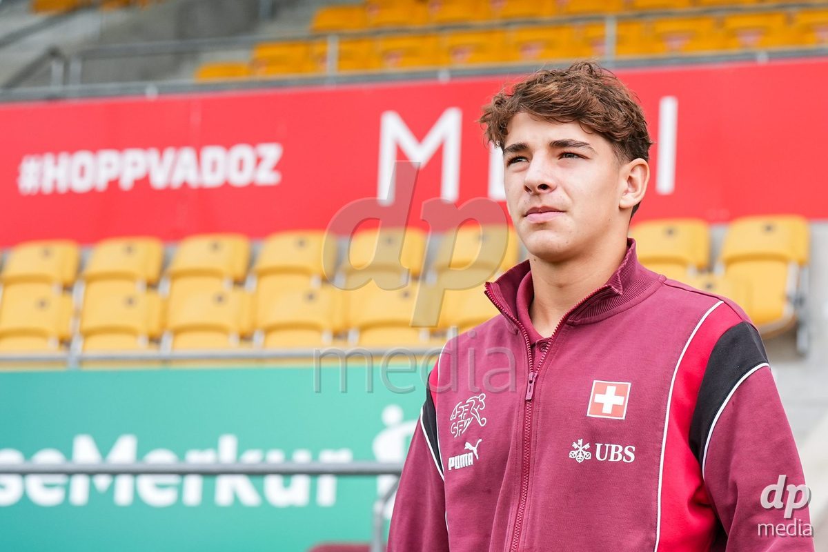 VADUZ, LIECHTENSTEIN - OCTOBER 18: Players of Switzerlaned arrive prior to the UEFA European Under-17 Qualifier match between Switzerland and Spain at Rheinpark Stadion on October 18, 2026 in Vaduz, Liechtenstein.