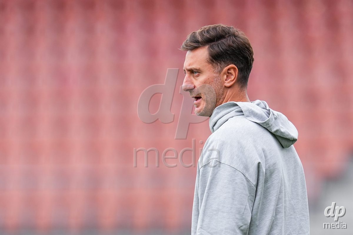 VADUZ, LIECHTENSTEIN - OCTOBER 18: Headcoach of Switzerland Ilija Borenovic during the UEFA European Under-17 Qualifier match between Switzerland and Spain at Rheinpark Stadion on October 18, 2026 in Vaduz, Liechtenstein.