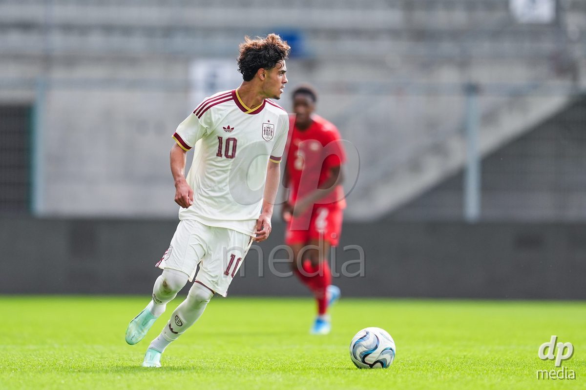 VADUZ, LIECHTENSTEIN - OCTOBER 18: Aitor Torondel of Spain controls the ball during the UEFA European Under-17 Qualifier match between Switzerland and Spain at Rheinpark Stadion on October 18, 2026 in Vaduz, Liechtenstein.