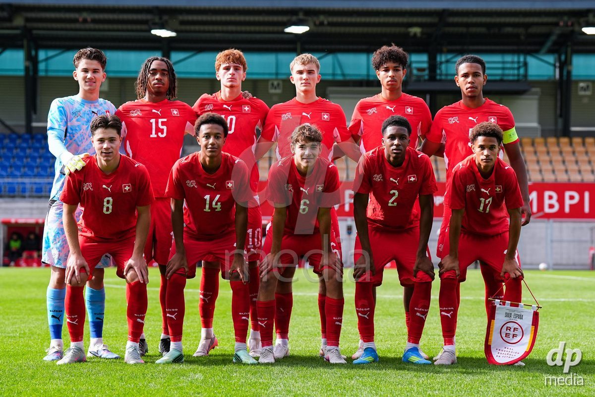 VADUZ, LIECHTENSTEIN - OCTOBER 18: Players of Switzerland pose for a teamphoto prior to the UEFA European Under-17 Qualifier match between Switzerland and Spain at Rheinpark Stadion on October 18, 2026 in Vaduz, Liechtenstein.