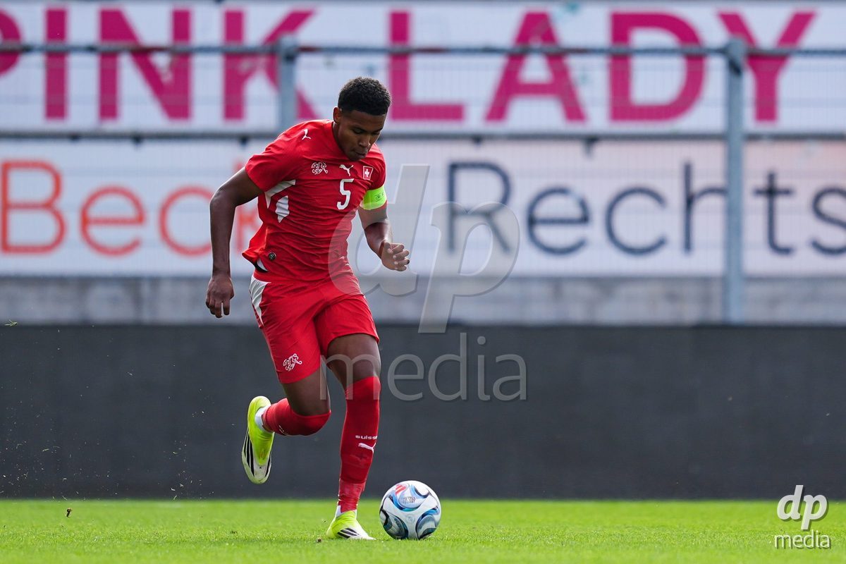 VADUZ, LIECHTENSTEIN - OCTOBER 18: Noah Kakor of Switzerland controls the ball during the UEFA European Under-17 Qualifier match between Switzerland and Spain at Rheinpark Stadion on October 18, 2026 in Vaduz, Liechtenstein.