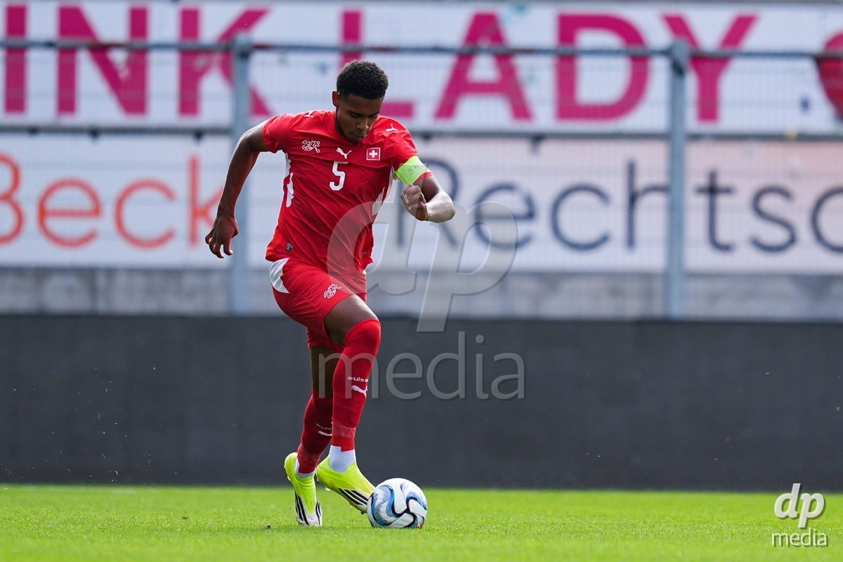 VADUZ, LIECHTENSTEIN - OCTOBER 18: Noah Kakor of Switzerland controls the ball during the UEFA European Under-17 Qualifier match between Switzerland and Spain at Rheinpark Stadion on October 18, 2026 in Vaduz, Liechtenstein.