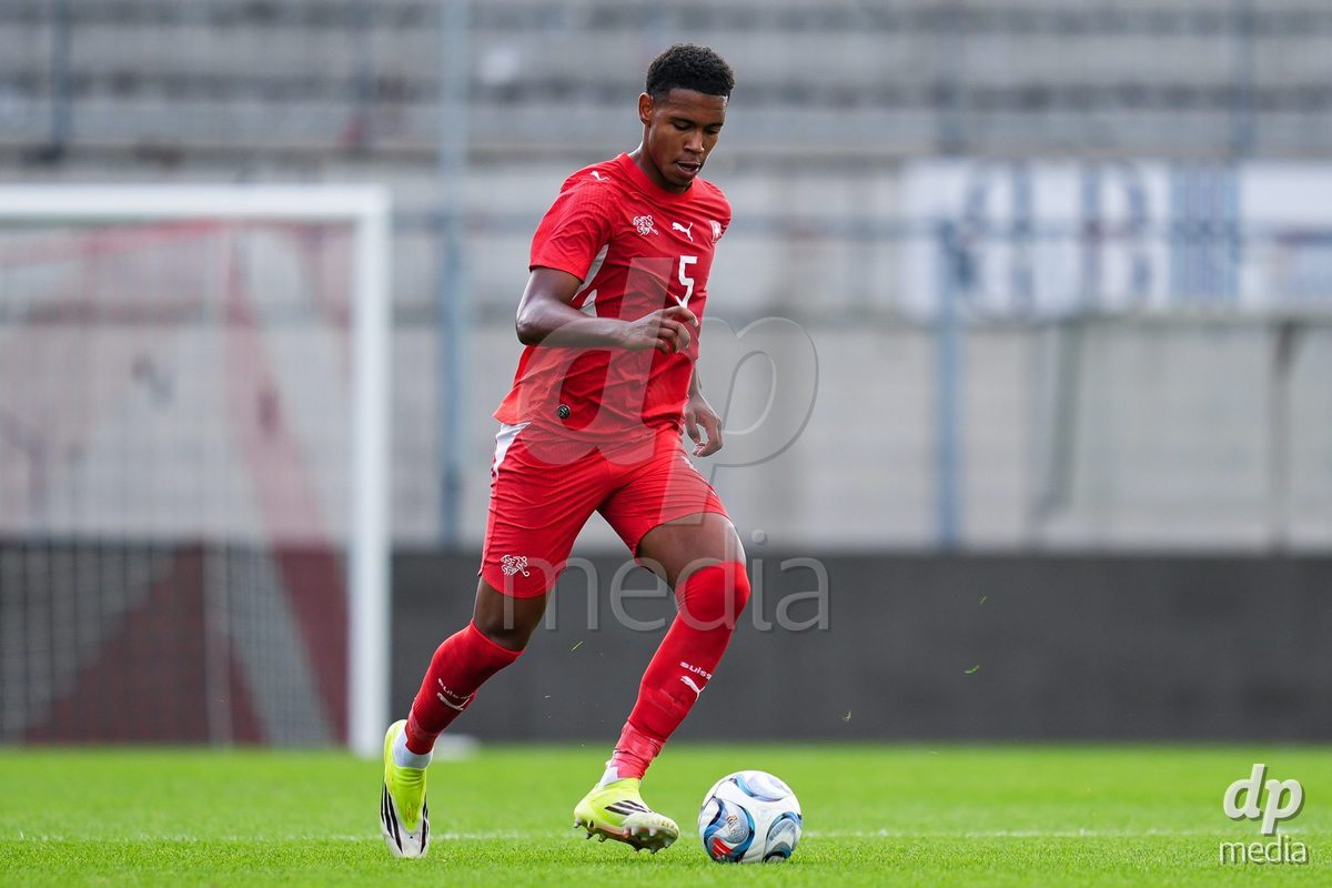 VADUZ, LIECHTENSTEIN - OCTOBER 18: Noah Kakor of Switzerland controls the ball during the UEFA European Under-17 Qualifier match between Switzerland and Spain at Rheinpark Stadion on October 18, 2026 in Vaduz, Liechtenstein.