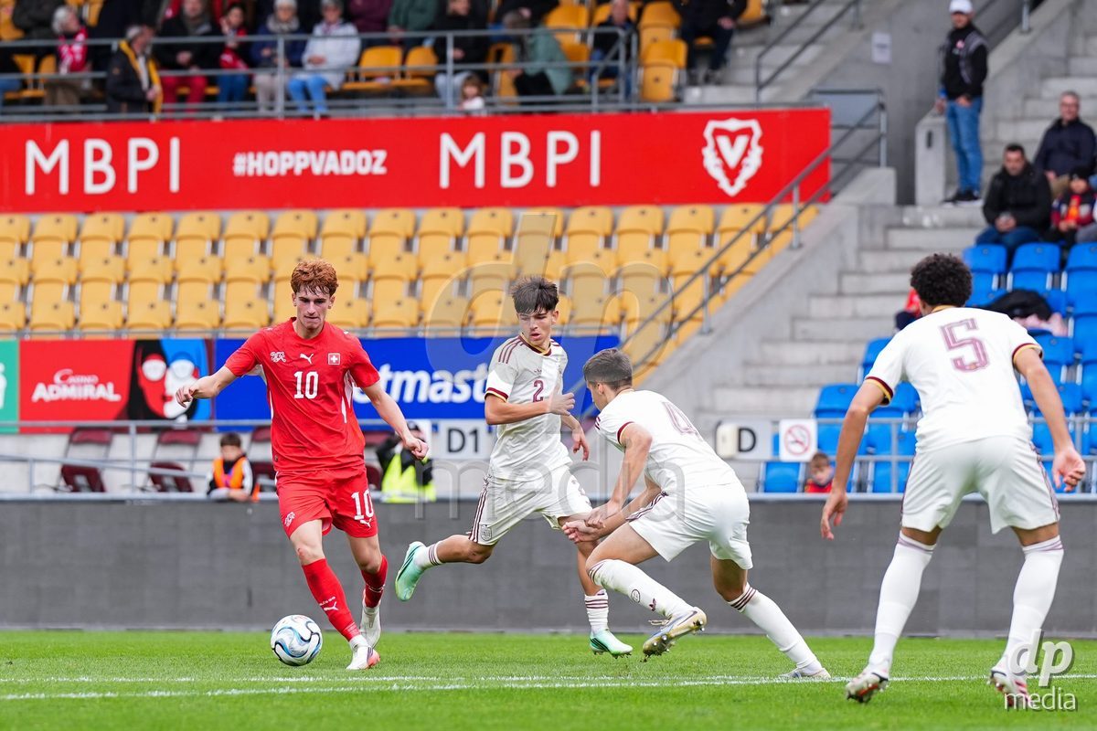 VADUZ, LIECHTENSTEIN - OCTOBER 18: Eron Kele of Switzerland (L9)battle for the ball  during the UEFA European Under-17 Qualifier match between Switzerland and Spain at Rheinpark Stadion on October 18, 2026 in Vaduz, Liechtenstein.