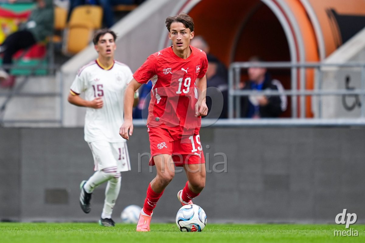VADUZ, LIECHTENSTEIN - OCTOBER 18: Eron Dreshaj of Switzerland controls the ball during the UEFA European Under-17 Qualifier match between Switzerland and Spain at Rheinpark Stadion on October 18, 2026 in Vaduz, Liechtenstein.