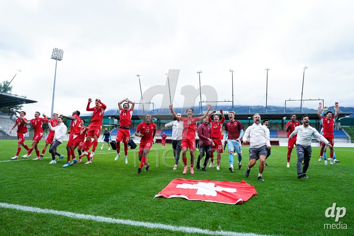 VADUZ, LIECHTENSTEIN - OCTOBER 18: Players of Switzerland celebrate the victory and entry into the nexxt round after the UEFA European Under-17 Qualifier match between Switzerland and Spain at Rheinpark Stadion on October 18, 2026 in Vaduz, Liechtenstein.