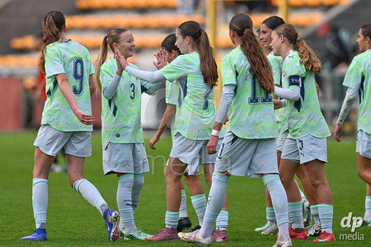 MOUSCRON, BELGIUM - OCTOBER 22: Mia Seitz (7) of Switzerland celebrates with her teammates after scoring the 3-3 equalizer goal during the International Women's Friendly match between Belgium U16 and Switzerland U16 at Le Cannonier on October 22, 2026 in Mouscron, Belgium.