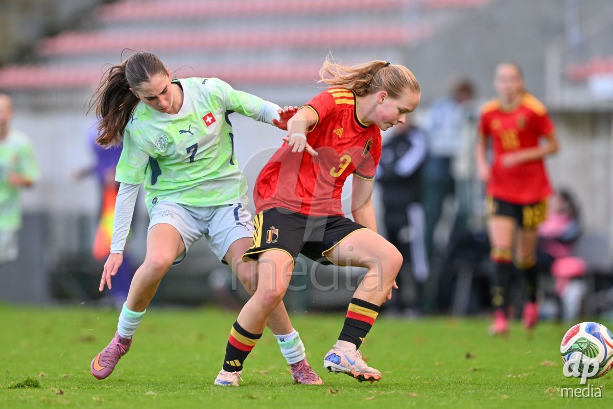 MOUSCRON, BELGIUM - OCTOBER 22: Mia Seitz (7) of Switzerland fighting for the ball with Femke Van Der Meulen (3) of Belgium  during the International Women's Friendly match between Belgium U16 and Switzerland U16 at Le Cannonier on October 22, 2026 in Mouscron, Belgium.