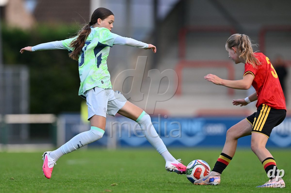 MOUSCRON, BELGIUM - OCTOBER 22: Lucija Biuk (19) of Switzerland fighting for the ball with Femke Van Der Meulen (3) of Belgium  during the International Women's Friendly match between Belgium U16 and Switzerland U16 at Le Cannonier on October 22, 2026 in Mouscron, Belgium.