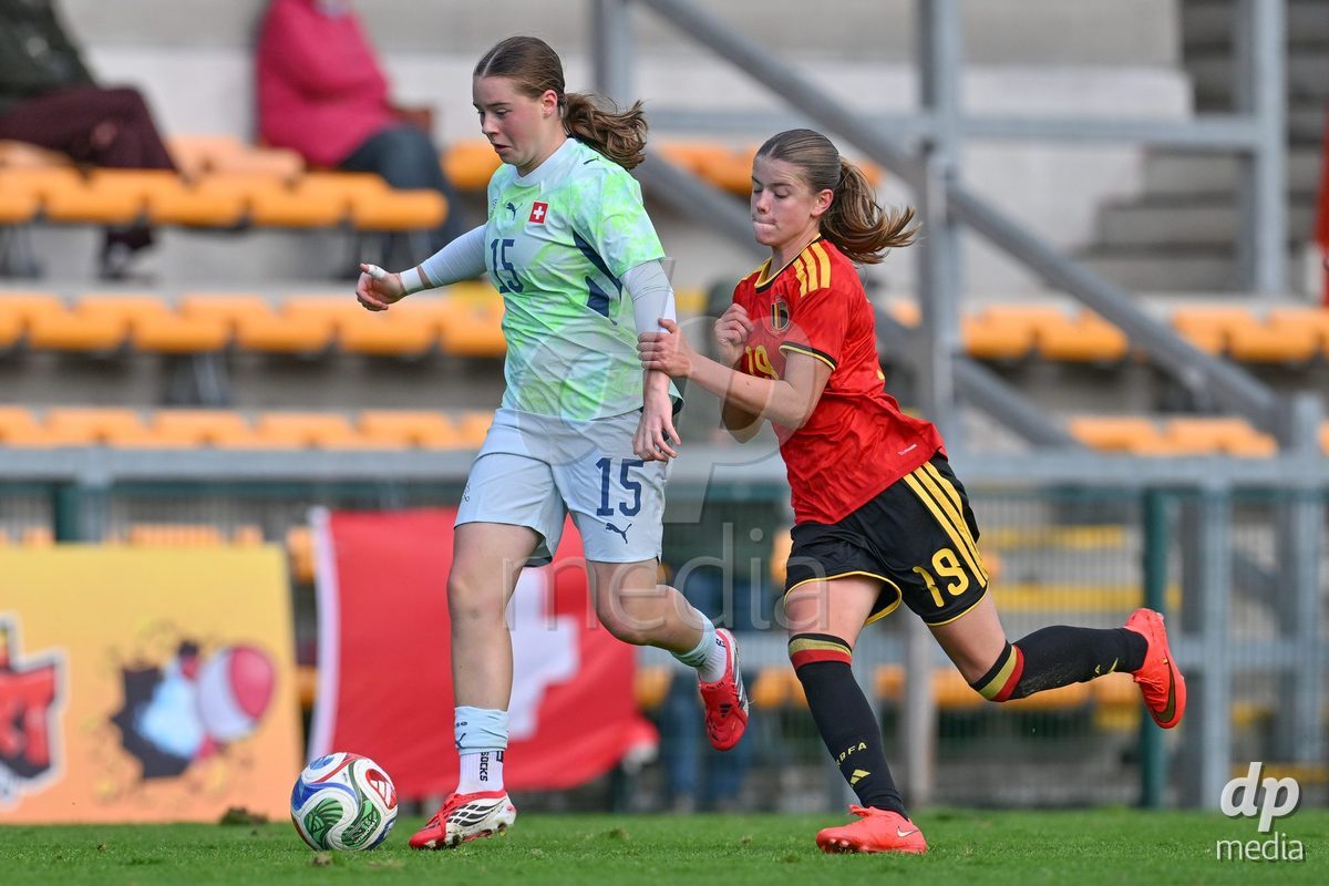 MOUSCRON, BELGIUM - OCTOBER 22: Elena Fluckiger (15) of Switzerland fighting for the ball with Susanna Vansteenkiste (19) of Belgium during the International Women's Friendly match between Belgium U16 and Switzerland U16 at Le Cannonier on October 22, 2026 in Mouscron, Belgium.