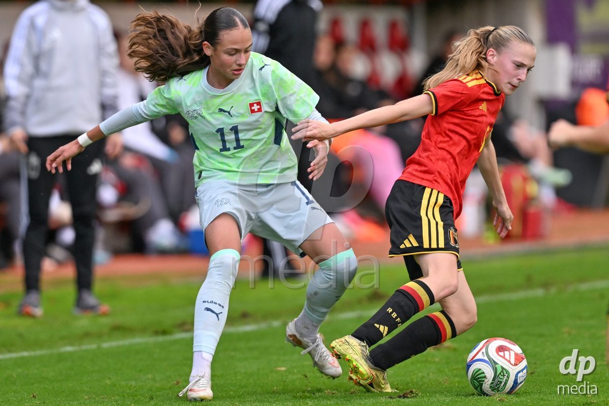 MOUSCRON, BELGIUM - OCTOBER 22: Katarina Milosavljevic (11) of Switzerland defending on Lize Michels (5) of Belgium during the International Women's Friendly match between Belgium U16 and Switzerland U16 at Le Cannonier on October 22, 2026 in Mouscron, Belgium.
