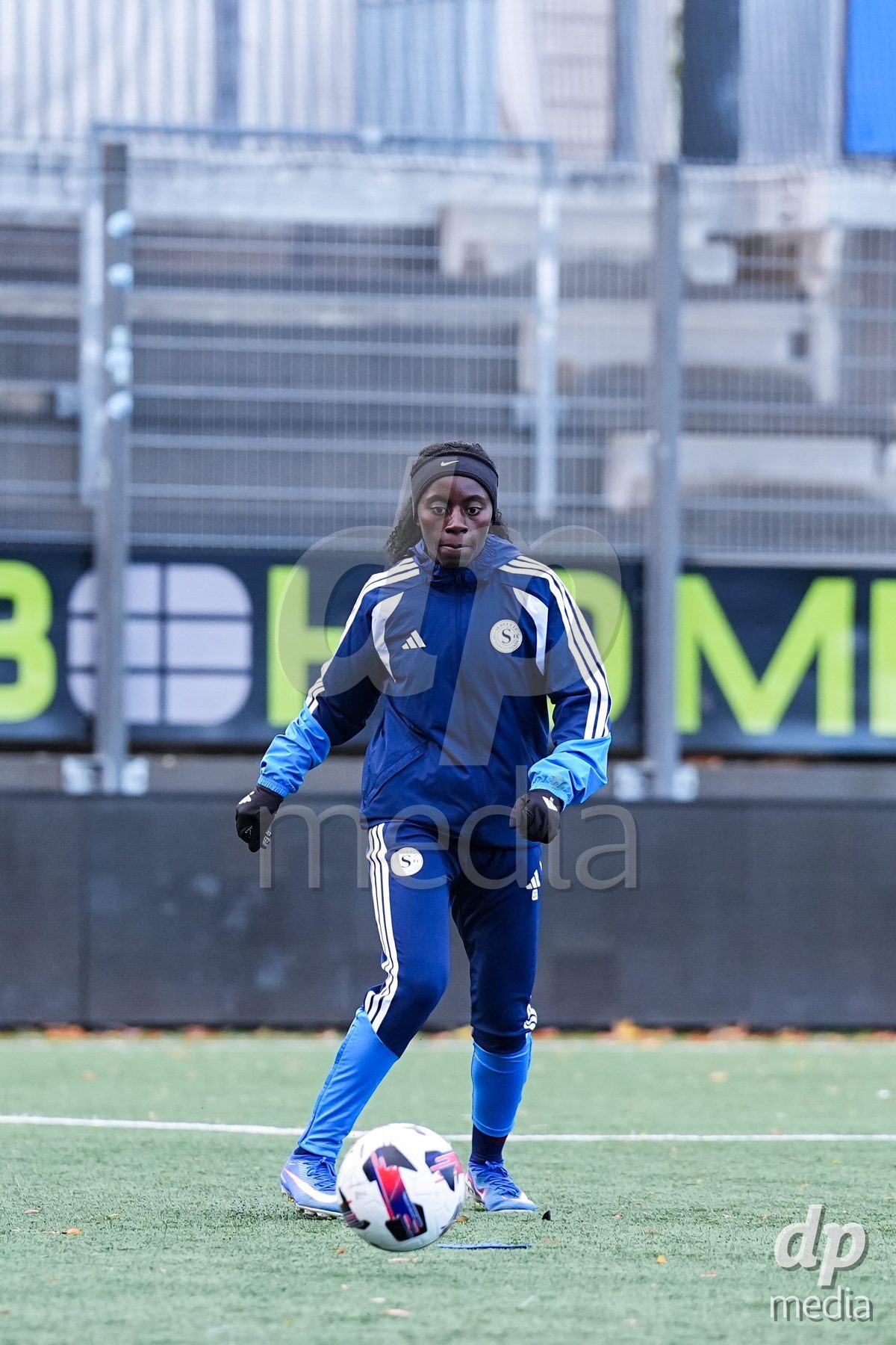WIL, SWITZERLAND - OCTOBER 24: Players of Servette during warm-up prior to the AXA Women's Cup match between FC Wil 1900 and Servette FC Chenois Feminin at Lidl Sportpark on October 24, 2026 in Wil, Switzerland.