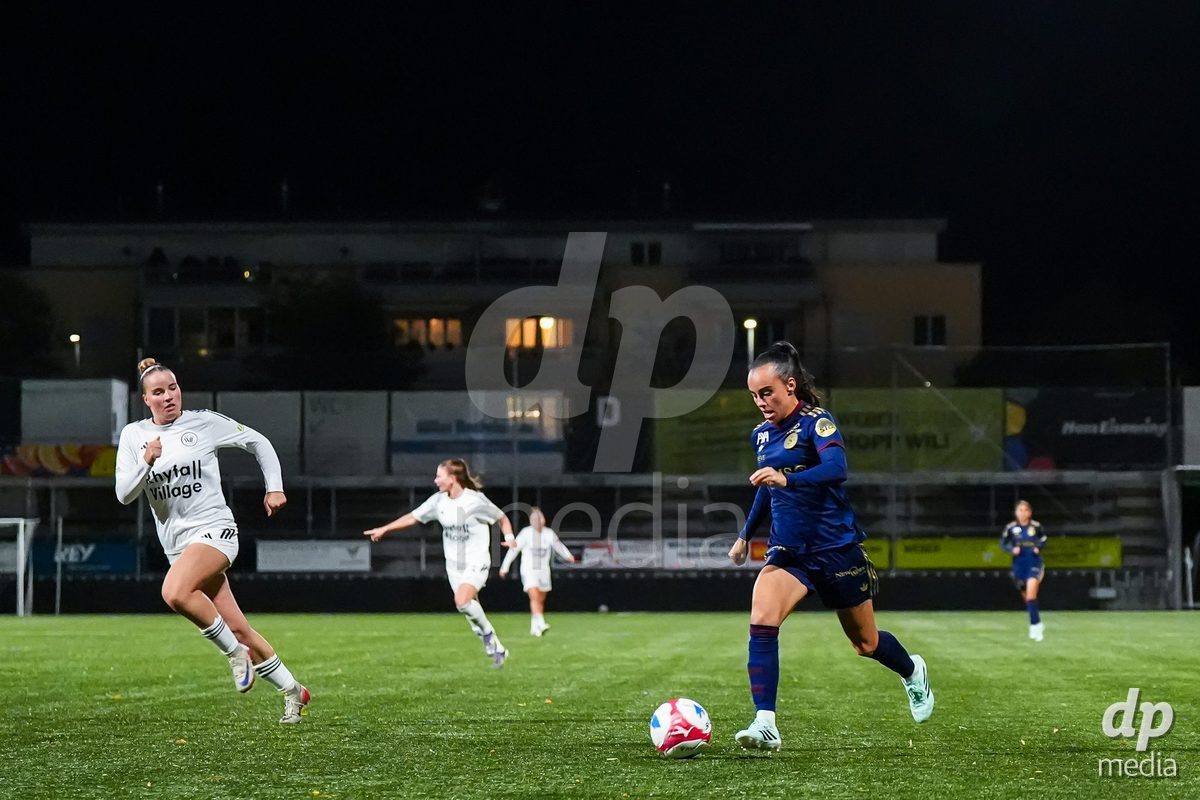 WIL, SWITZERLAND - OCTOBER 24: Joana Marchao of Servette FC Chenois Feminin brings the ball forward during the AXA Women's Cup match between FC Wil 1900 and Servette FC Chenois Feminin at Lidl Sportpark on October 24, 2026 in Wil, Switzerland.