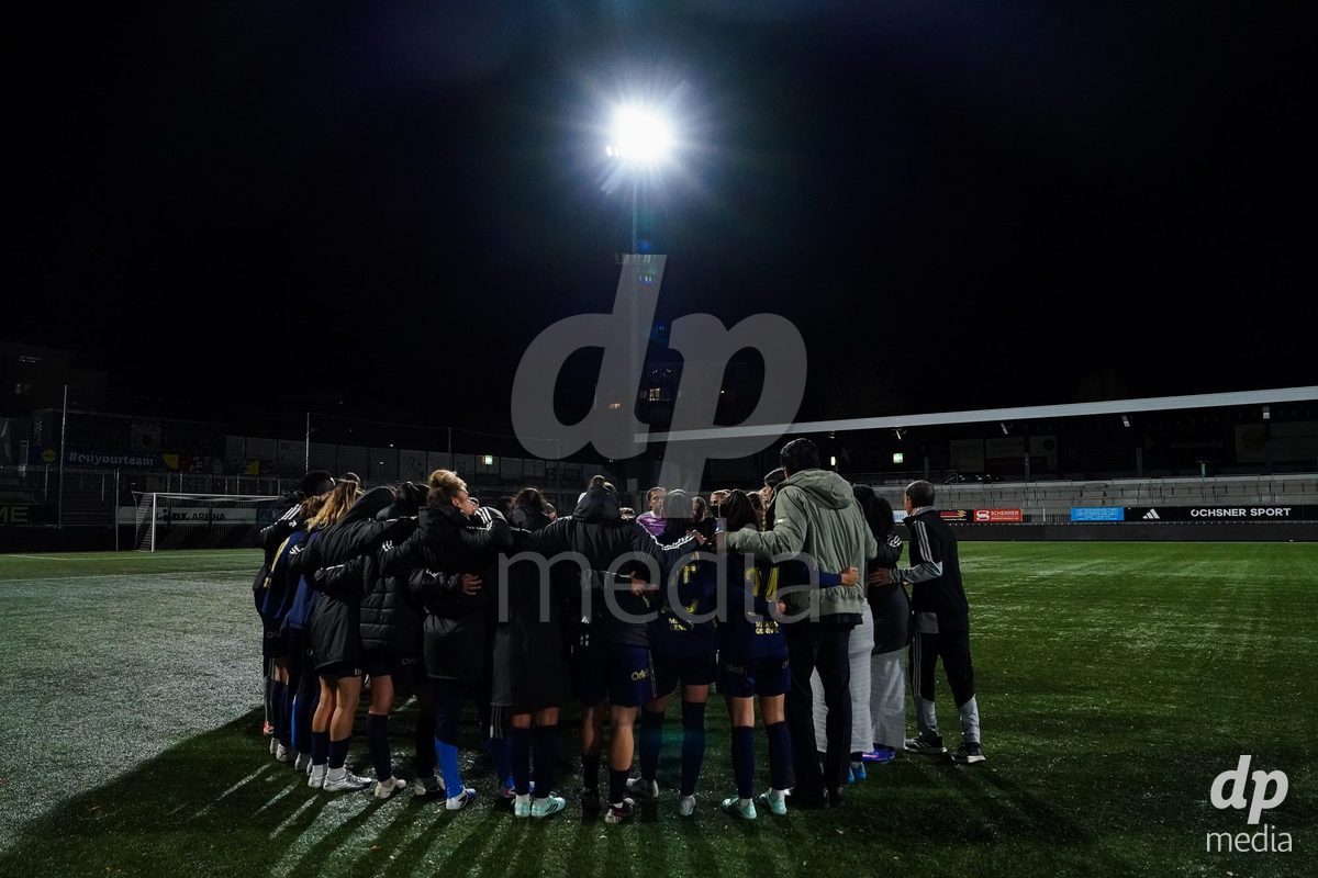 WIL, SWITZERLAND - OCTOBER 24: Teamhuddle of Servette after the victory during the AXA Women's Cup match between FC Wil 1900 and Servette FC Chenois Feminin at Lidl Sportpark on October 24, 2026 in Wil, Switzerland.