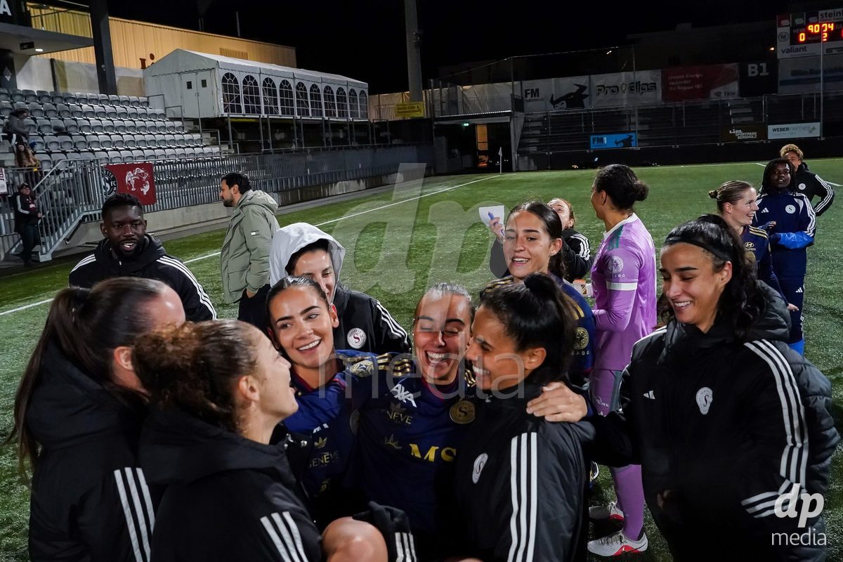 WIL, SWITZERLAND - OCTOBER 24: Players of Servette celebrate after the victory during the AXA Women's Cup match between FC Wil 1900 and Servette FC Chenois Feminin at Lidl Sportpark on October 24, 2026 in Wil, Switzerland.