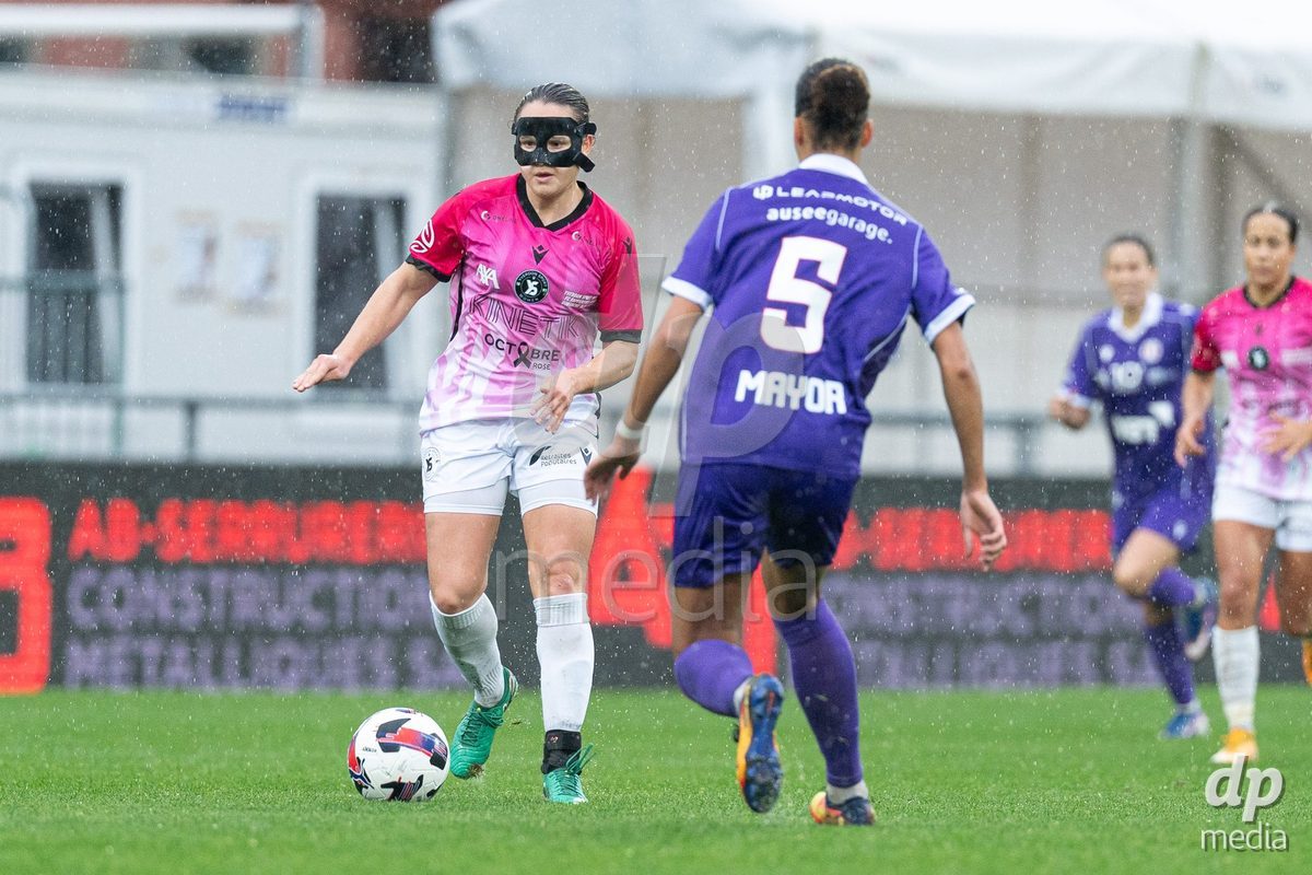 YVERDON-LES-BAINS, SWITZERLAND - OCTOBER 18: Chloé Warpelin of Yverdon Sport Women in action during the AXA Women's Super League match between FC Yverdon Women and FC Rapperswil-Jona at Stade Municipal on October 18, 2026 in Yverdon-les-Bains, Switzerland.