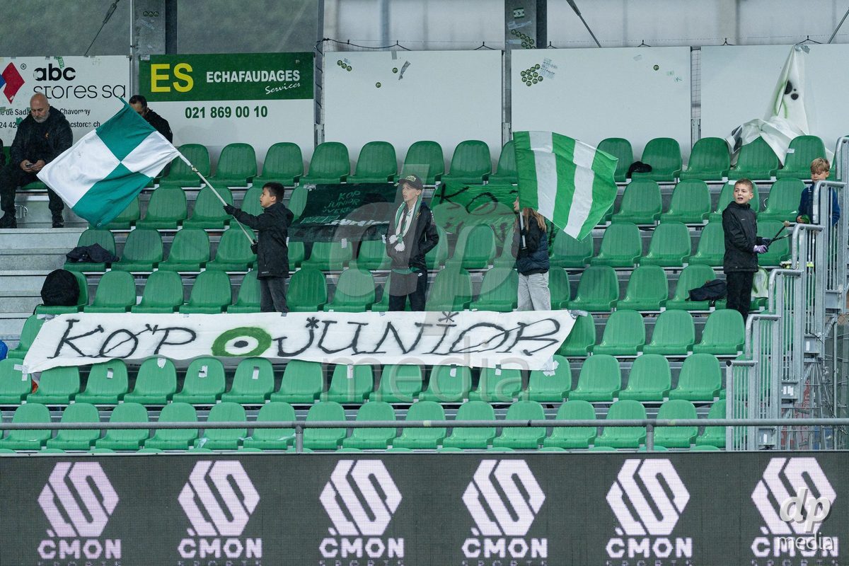 YVERDON-LES-BAINS, SWITZERLAND - OCTOBER 18: Yverdon Sport Women's fans during the AXA Women's Super League match between FC Yverdon Women and FC Rapperswil-Jona at Stade Municipal on October 18, 2026 in Yverdon-les-Bains, Switzerland.