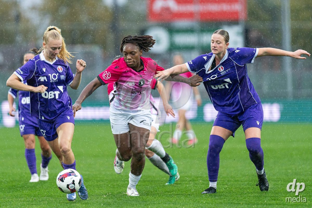 YVERDON-LES-BAINS, SWITZERLAND - OCTOBER 18: Maeva Sogan of Yverdon Sport Women battles for the ball during the AXA Women's Super League match between FC Yverdon Women and FC Rapperswil-Jona at Stade Municipal on October 18, 2026 in Yverdon-les-Bains, Switzerland.