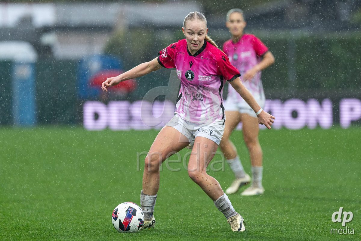 YVERDON-LES-BAINS, SWITZERLAND - OCTOBER 18: Léane Fontaine of Yverdon Sport Women controls the ball during the AXA Women's Super League match between FC Yverdon Women and FC Rapperswil-Jona at Stade Municipal on October 18, 2026 in Yverdon-les-Bains, Switzerland.