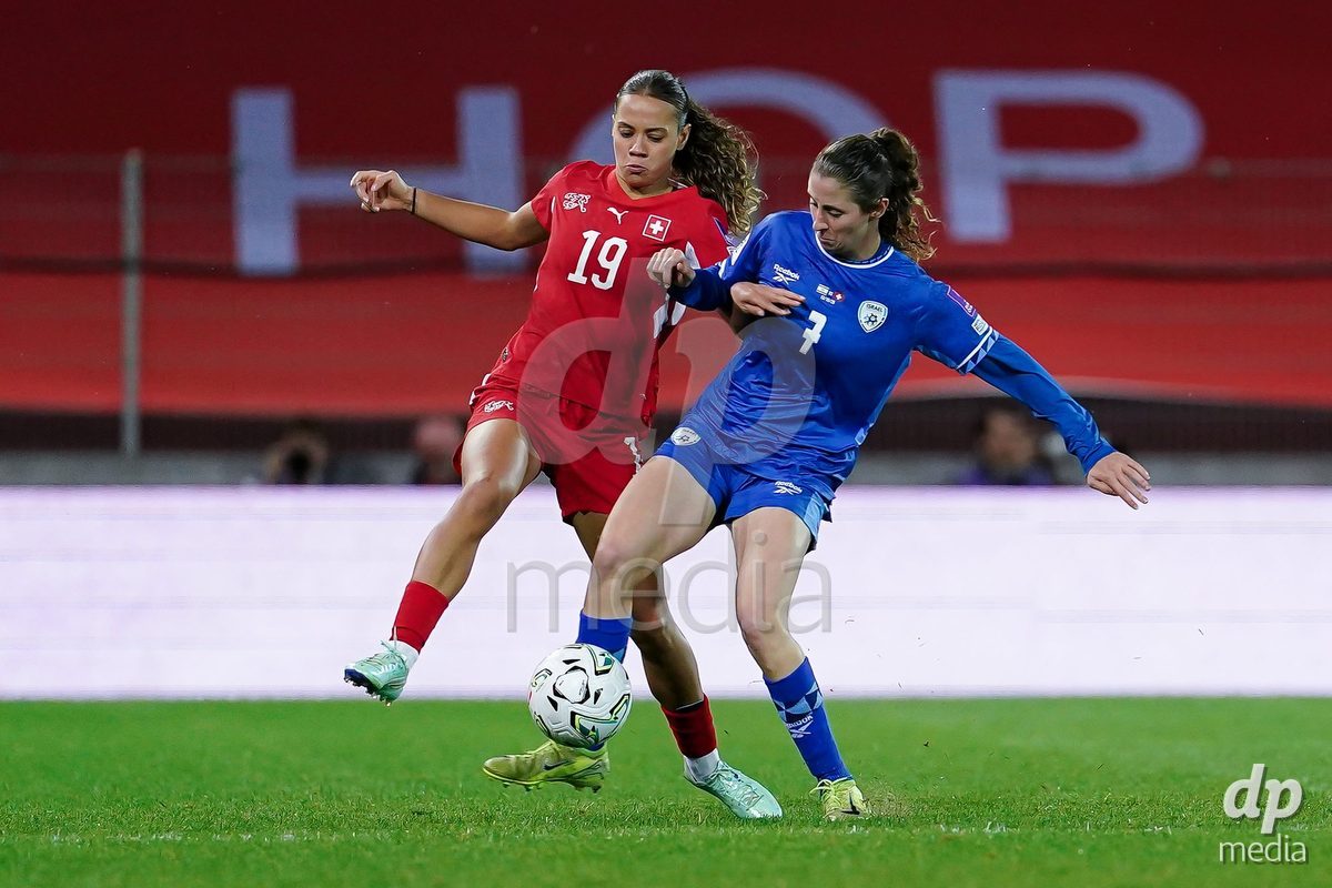 SION, SWITZERLAND - OCTOBER 13: Talia Sommer of Israel and Iman Beney of Switzerland battle for the ball during the FIFA Women´s World Cup European Qualifiers match between Switzerland and Israel at Stade de Tourbillon on October 13, 2026 in Sion, Switzerland.