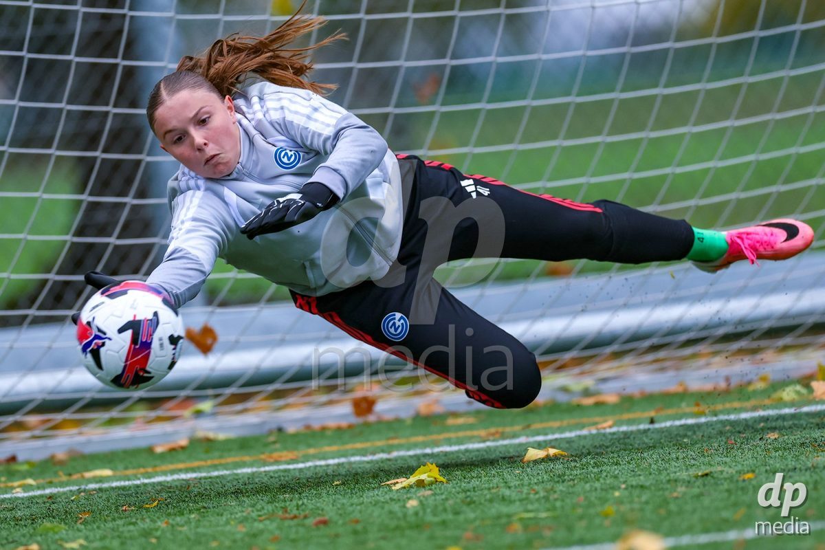 THUN, SWITZERLAND - OCTOBER 25: Yara Zwyssig from the GC Frauenfussball from the GC Frauenfussball during the warm-up befored the AXA Women's Cup match between FC Thun and GC Frauenfussball at Visana Stadion on October 25, 2026 in Thun, Switzerland.