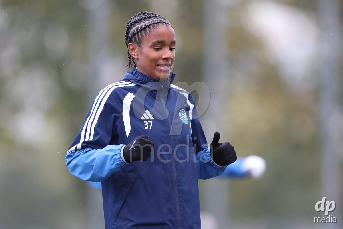 THUN, SWITZERLAND - OCTOBER 25: Sury Lamontana from the GC Frauenfussball during the warm-up befored the AXA Women's Cup match between FC Thun and GC Frauenfussball at Visana Stadion on October 25, 2026 in Thun, Switzerland.