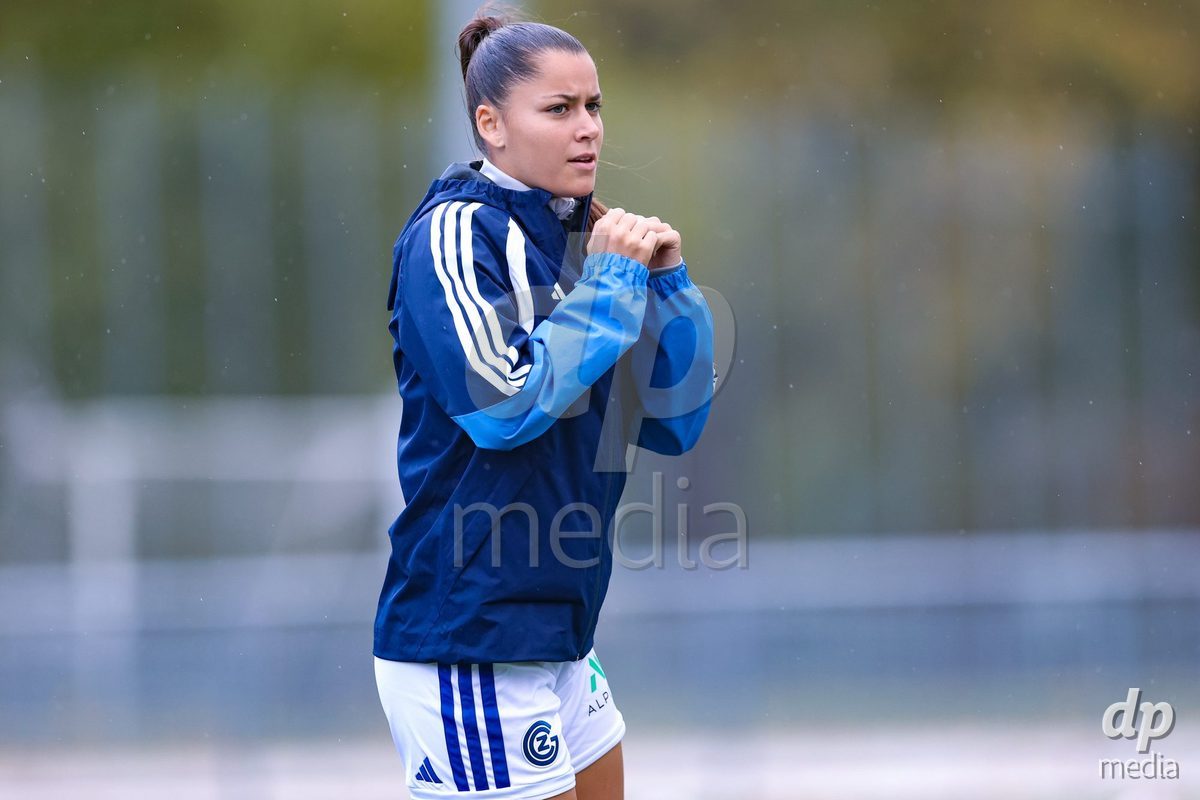 THUN, SWITZERLAND - OCTOBER 25: Luna Lempérière from the GC Frauenfussball from the GC Frauenfussball during the warm-up befored the AXA Women's Cup match between FC Thun and GC Frauenfussball at Visana Stadion on October 25, 2026 in Thun, Switzerland.