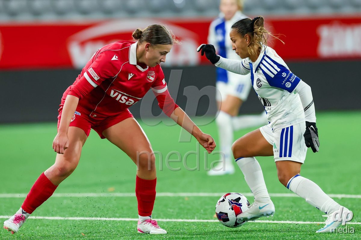 THUN, SWITZERLAND - OCTOBER 25: Dalila Belen Ippolito from the GC Frauenfussball (R) challenging for the ball against Lauriane Frei from the FC Thun Frauen during the AXA Women's Cup match between FC Thun and GC Frauenfussball at Visana Stadion on October 25, 2026 in Thun, Switzerland.